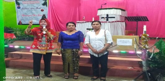 Pj. Bupati Barsel Hadiri Safari Natal Di Desa Tamparak Layung