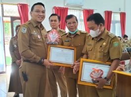 Kepala Desa Hulu Tampang Dapat Penghargaan Basno.