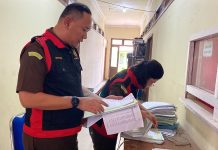Kembali Penyidik Kejati Kalteng Geledah Kantor BPKAD Barsel Terkait Dugaan Korupsi Dana BOK Dinkes Barsel.