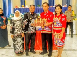 Sertijab Camat Gunung Bintang Awai dari Yust Ellgoland kepada Armadi