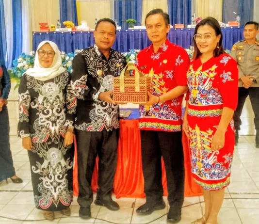 Sertijab Camat Gunung Bintang Awai dari Yust Ellgoland kepada Armadi