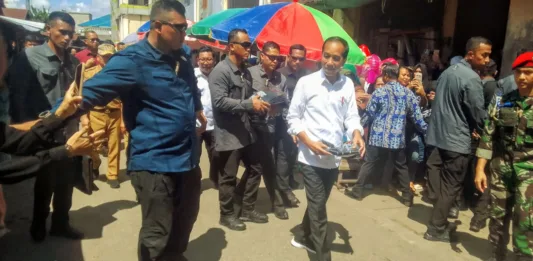 Kedatangan Presiden Jokowi Ke Buntok Disambut Antusias Masyarakat