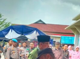 Menunggu Bingkisan Buah Tangan Kapolda Sejak Pukul 9.00.