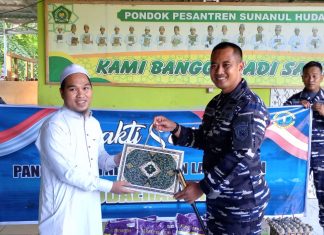 Danlanal Kumai Tebar Kasih Ke Santri Sunanul Huda