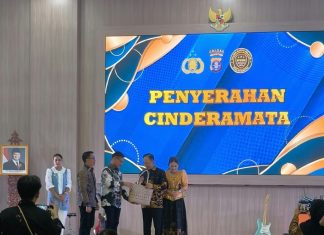 Menggelikan “Gratifikasi” Di Pertontonkan Di Pisah Sambut