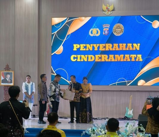 Menggelikan “Gratifikasi” Di Pertontonkan Di Pisah Sambut